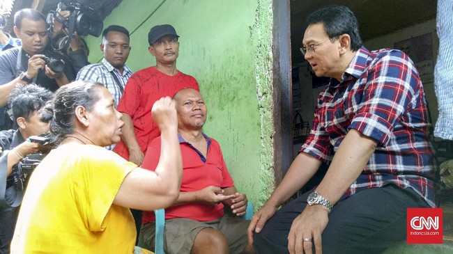 Relawan dan kader partai pendukung akan mendatangi rumah warga agar mereka bisa menilai secara objektif pencapaian Ahok selama menjabat gubernur.