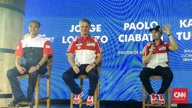 Jorge Lorenzo belum berani berbicara peluang juara di MotoGP 2017. Ia mengaku masih butuh proses adapatasi dengan tunggangan barunya di Ducati.