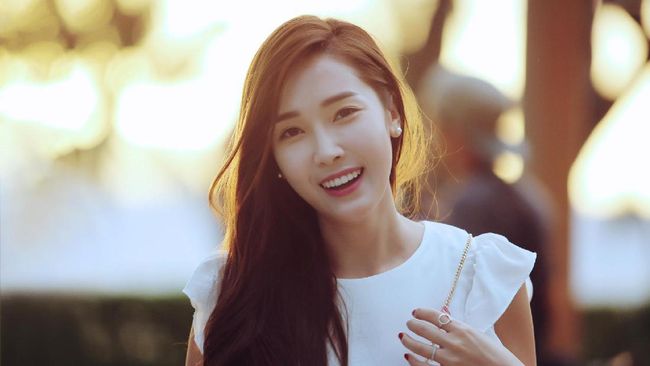 Jessica Jung menerbitkan novel fiksi yang membuat heboh penggemar karena gambarkan alasan dirinya keluar dari SNSD.