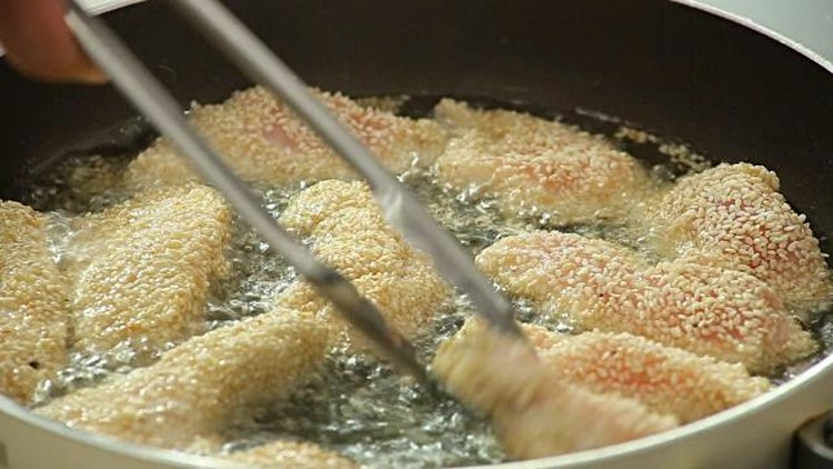 5 Tips Makanan Tetap Renyah Meski Digoreng Pakai Sedikit
