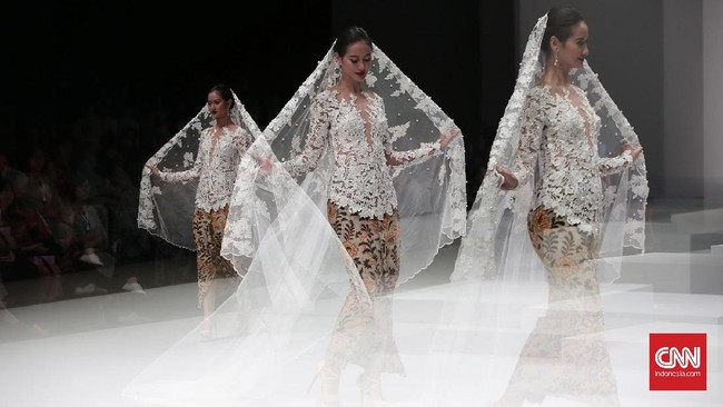 Mencari Makna Baru Kebaya Marga Alam