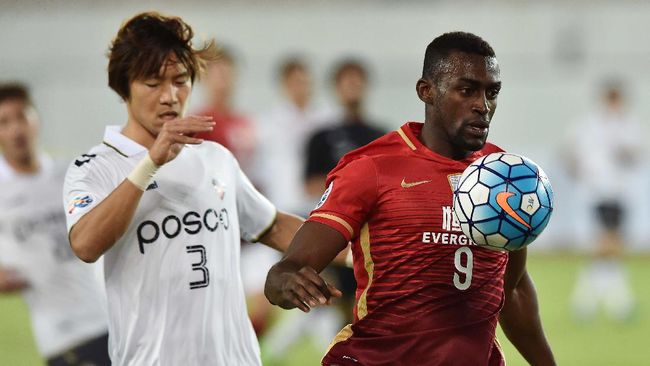 Eks Striker Porto dan Atletico Banting Stir Jadi Penyanyi Rap Mantan striker FC Porto dan Atletico Madrid Jackson Martinez banting stir jadi penyanyi rap untuk melupakan cedera yang menghantui kariernya.
