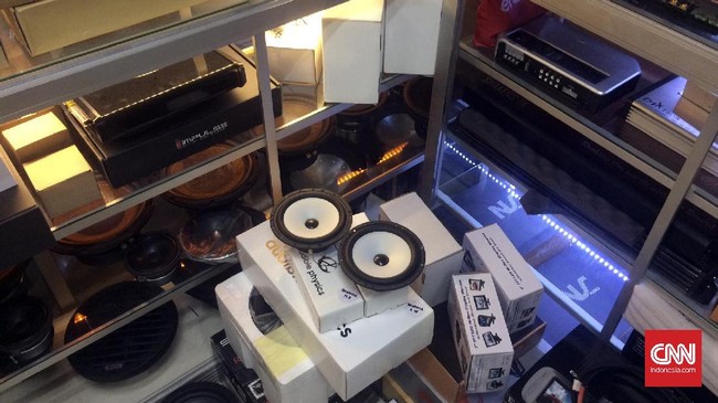 Meningkatnya kualitas sound system bawaan pabrik kendaraan roda empat memiliki dampak negatif terhadap penjualan sound system variasi.
