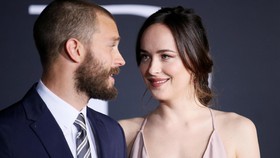 'Fifty Shades Darker' Janjikan Kisah Cinta, Bukan Erotika