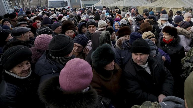 Pemerintah Ukraina dan separatis pro-Rusia melakukan pertukaran tahanan dengan jumlah terbanyak, sejak pecahnya konflik antar keduanya  pada 2014 lalu.