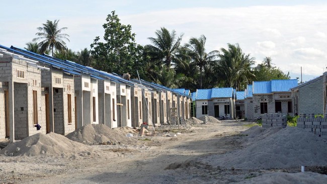 Sandiaga membela pernyataan Anies soal rumah seharga Rp350 juta di Jakarta. Namun ia enggan menyebut lokasi karena takut dimanfaatkan oleh para spekulan.