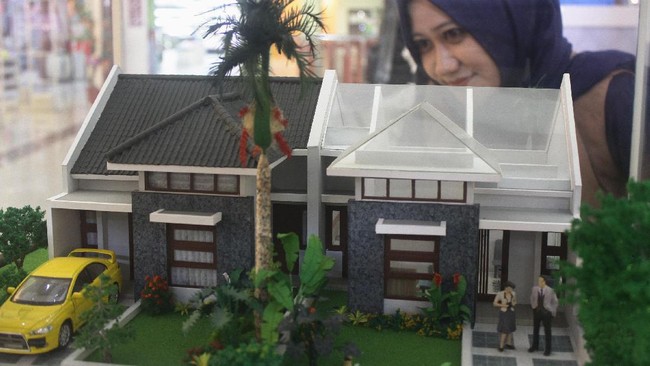 Hasil survei BI menunjukkan penjualan properti residensial atau rumah tinggal terkontraksi 20,59 persen pada kuartal IV 2020 kemarin