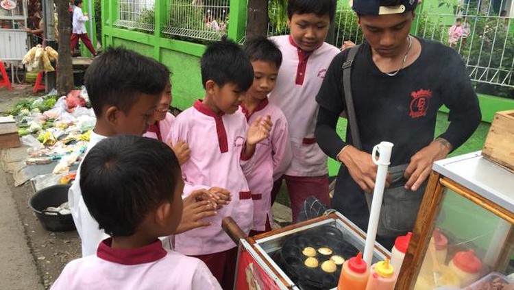 Kenapa si Kecil Jajan Sembarangan Ya?