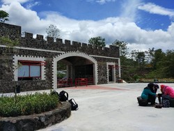 The Lost World Castle: Harga Tiket, Jam Operasional, dan Daya Tarik