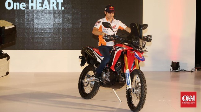 Honda mengatakan CRF series dibuat menggunakan DNA Rally Dakar, yang memang tepat digunakan untuk melintasi segala medan.