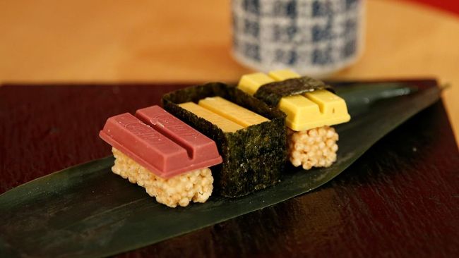 Bila biasanya sushi terbuat dari ikan, di Jepang, ada sushi yang terbuat dari cokelat. Apa rasanya?