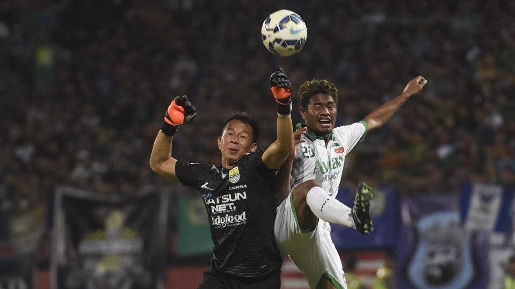 Alasan Persib Daftarkan Kiper 44 Tahun Made Wirawan Usai Pensiun