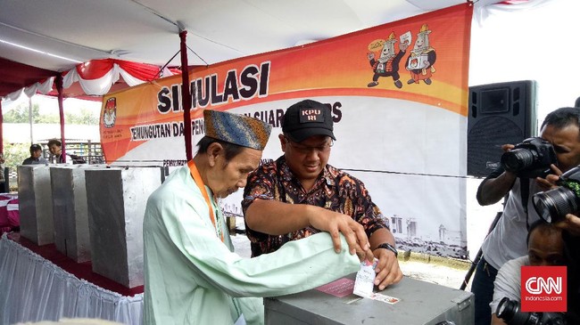 Jelang pemungutan suara pada 15 Februari mendatang, KPU DKI melakukan simulasi di Kepulauan Seribu pada Sabtu (4/2).