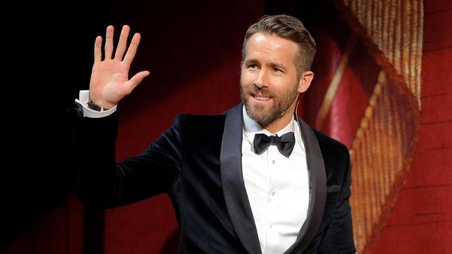 Ryan Reynolds akan membuat film tentang pecandu yang mabuk berat hingga paranoid, namun berhasil menggagalkan pencuri yang hendak membobol masuk rumahnya.