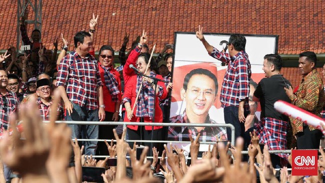 Megawati hadir dalam #KonserGue2, membeberkan lagi alasan mengapa partainya mengusung Ahok-Djarot dalam Pilkada DKI 2017.