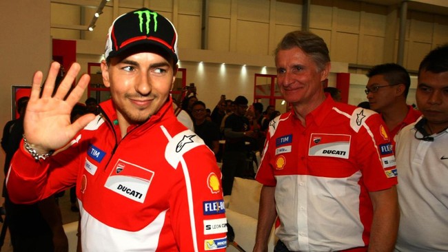 Jorge Lorenzo memilih untuk tidak bereaksi terhadap komentar Valentino Rossi tentang kegagalan dirinya jadi juara dunia di musim 2015.