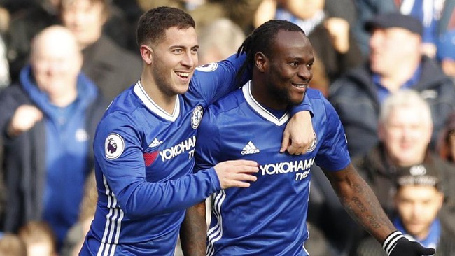 Eden Hazard ikut menyumbang satu dari tiga gol Chelsea ke gawang Arsenal lewat aksinya mengacak-acak pertahanan The Gunners.