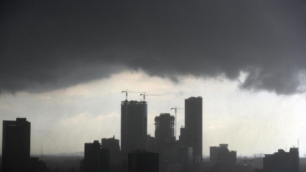 BMKG Wanti-wanti Cuaca Ekstrem di Jatim saat Mudik Lebaran 2026