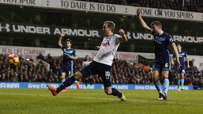 Tambahan tiga poin membuat Tottenham saat ini mengoleksi 50 poin, terpaut sembilan poin dari Chelsea yang di laga lainnya menang 3-1 atas Arsenal.
