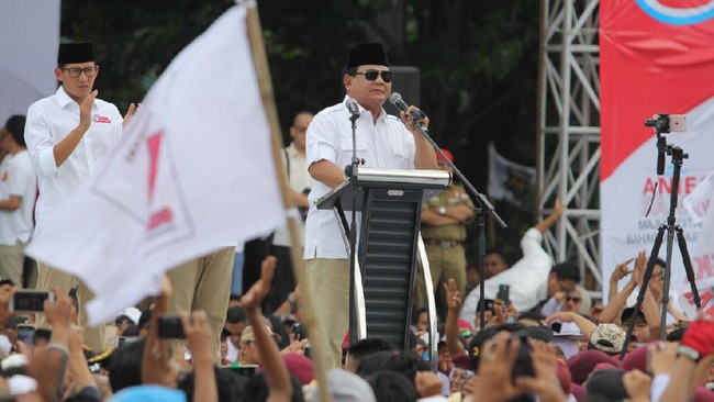 Prabowo meminta para pendukung yang menginginkan dia menjadi Presiden 2019 untuk memilih Anies-Sandi dalam pilkada DKI Jakarta tanggal 15 Februari nanti.