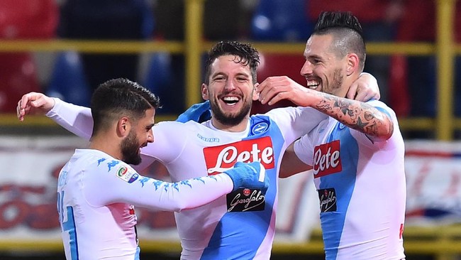 Napoli naik ke posisi dua klasemen sementara Serie A setelah menang 7-1 atas Bologna di Stadion Renato Dell'Ara, Sabtu (4/2) malam waktu setempat.