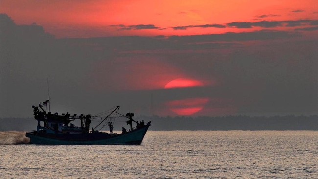 Sebanyak 11 nelayan asal Aceh bebas setelah sempat ditangkap aparat Thailand karena menerobos wilayah saat sedang melaut.