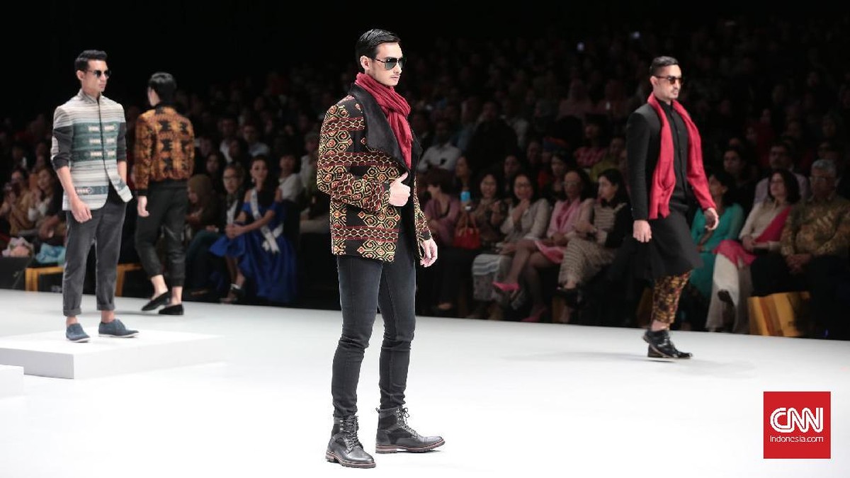 Kreasi Tenun Pamungkas IFW 2017