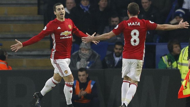 Setelah mencetak gol tendangan kalajengking ke gawang Sunderland, Henrikh Mkhitaryan kembali menciptakan gol indah. Kali ini ke gawang Leicester City.