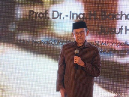 Fakta Mengenai IQ B.J Habibie yang Disebut Melebihi Einstein
