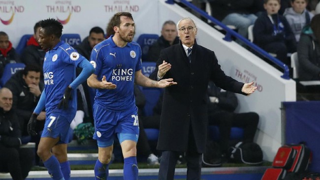 Hubungan antara para pemain dan manajer Leicester City Claudio Ranieri sempat digosipkan merenggang. Namun, Ranieri kembali membantahnya.