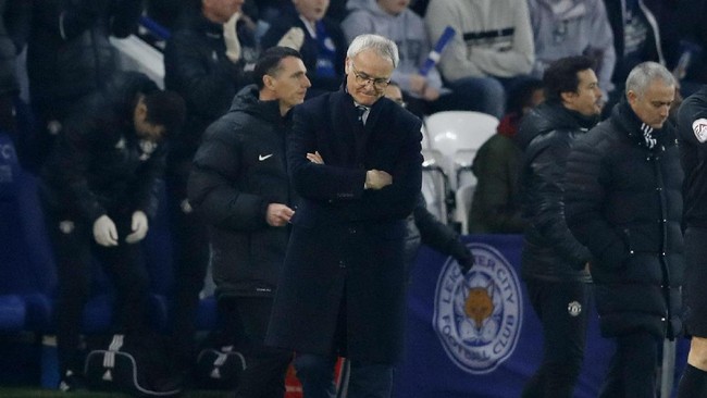 Jose Mourinho menilai prestasi yang sudah didapatkan pelatih Leicester City Claudio Ranieri mengangkat timnya musim lalu tetap harus dihargai.