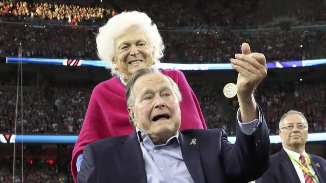 Presiden ke-41 Amerika Serikat, George HW Bush, meminta maaf setelah dituding melakukan pelecehan sekusal terhadap aktris Heather Lind.