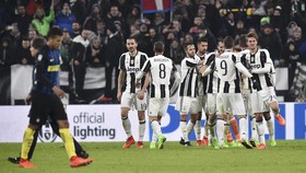 Giliran Lichtsteiner yang Marah Diganti Allegri