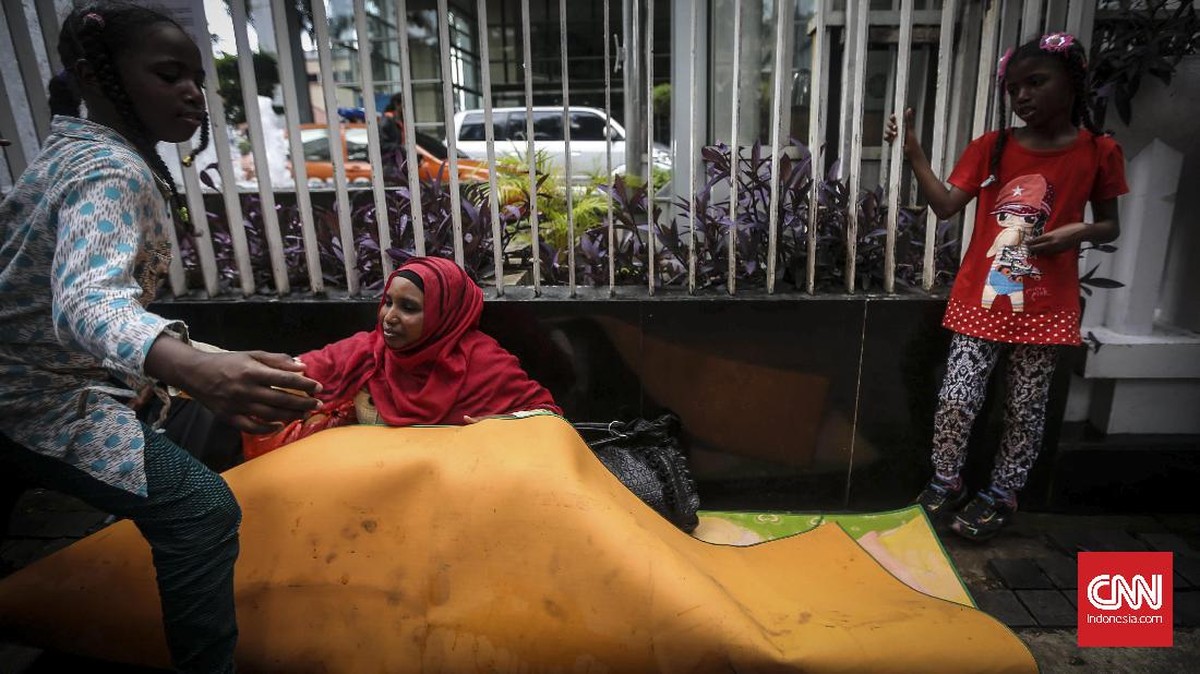 Menunggu Kepastian Negara Ketiga