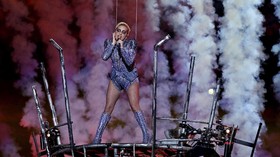 Sakit Parah, Lady Gaga Batalkan Tur Keliling Eropa
