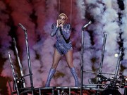 Sakit Parah, Lady Gaga Batalkan Tur Keliling Eropa