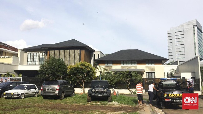 Pembubaran paksa dilakukan karena demo dilarang di rumah pribadi. Aksi massa ini juga tidak disertai dengan pemberitahuan pada polisi.