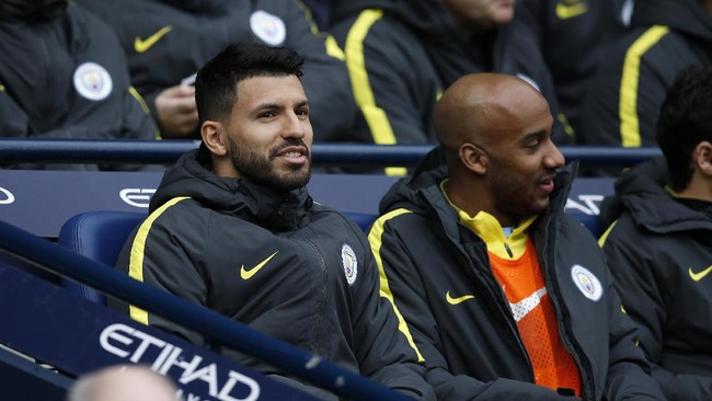 Rutin menjadi bomber tersubur Manchester City, Sergio Aguero kini harus duduk di bangku cadangan dan belajar pada Gabriel Jesus.