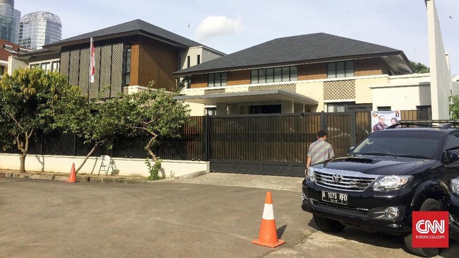 Setiap mantan presiden diberikan hak rumah pensiun oleh negara. Lokasinya ada yang di luar Jakarta.