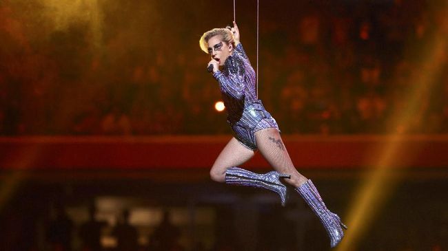 Setelah menampilkan konser mengagumkan pada acara Super Bowl Februari lalu, Lady Gaga diganjar enam nominasi Emmy Awards.