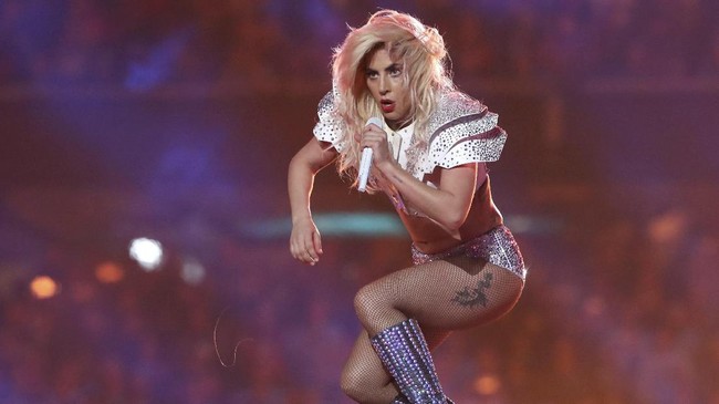 Aksi Maksimal Lady Gaga di Super Bowl 2017