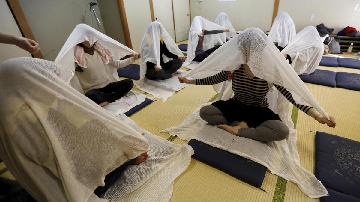 Ritual 'Membungkus' Tubuh demi Postur Lebih Baik