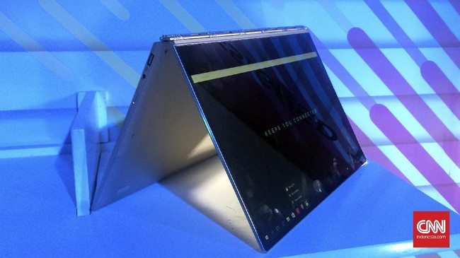 Yoga Book masuk ke dalam jajaran tablet Lenovo dengan panel ganda serupa laptop berukuran 10,1 inci yang tersedia dalam versi Android dan Windows.