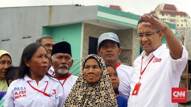 Anies Baswedan meminta kepada 150 nelayan yang membawa kapalnya untuk mengikuti parade dan mendukung pasangan nomor tiga yang menolak reklamasi.