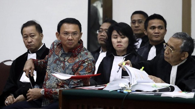 Kepala Sub Bidang Komputer Forensik Pusat Laboratorium Forensik Bareskrim Polri, AKBP Muhammad Nuh Al Azhar, menjadi saksi dalam sidang Ahok kesembilan.