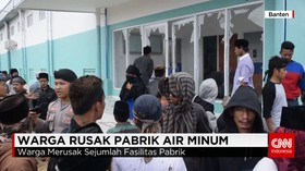 Warga Rusak Pabrik Air Minum