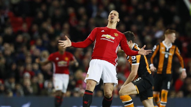 Pemain sayap Manchester United Jesse Lingard membocorkan kebiasan rekan setimnya, Zlatan Ibrahimovic, yang disebutnya selalu menggerutu jika kalah.