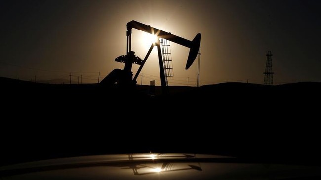 Ketidakpastian terhadap hasil pertemuan Organisasi Negara Pengekspor Minyak (OPEC) pekan ini menjadi pemicu melemahnya harga minyak mentah.