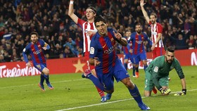 Diwarnai Tiga Kartu Merah, Barca ke Final Piala Raja