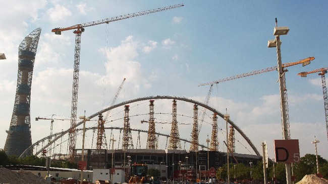 Qatar amat berambisi untuk mempersiapkan negaranya sebagai tuan rumah Piala Dunia 2022 dan melakukan pembangunan fasilitas secara besar-besaran.